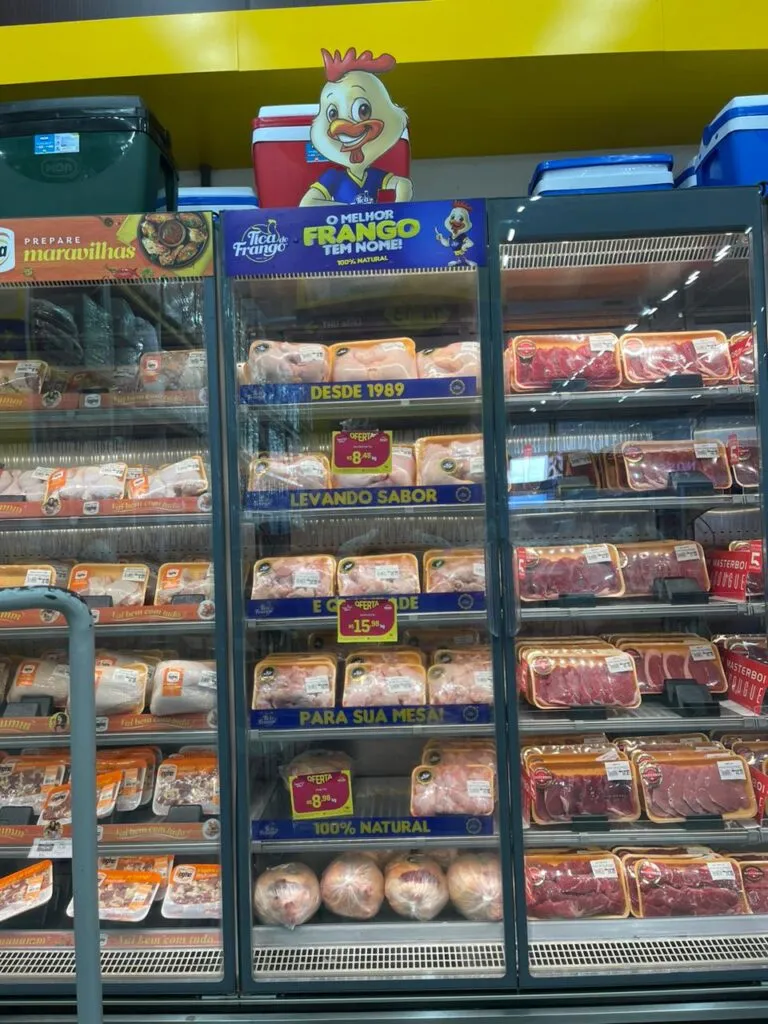 Display Tica do Frango — O melhor frango tem nome